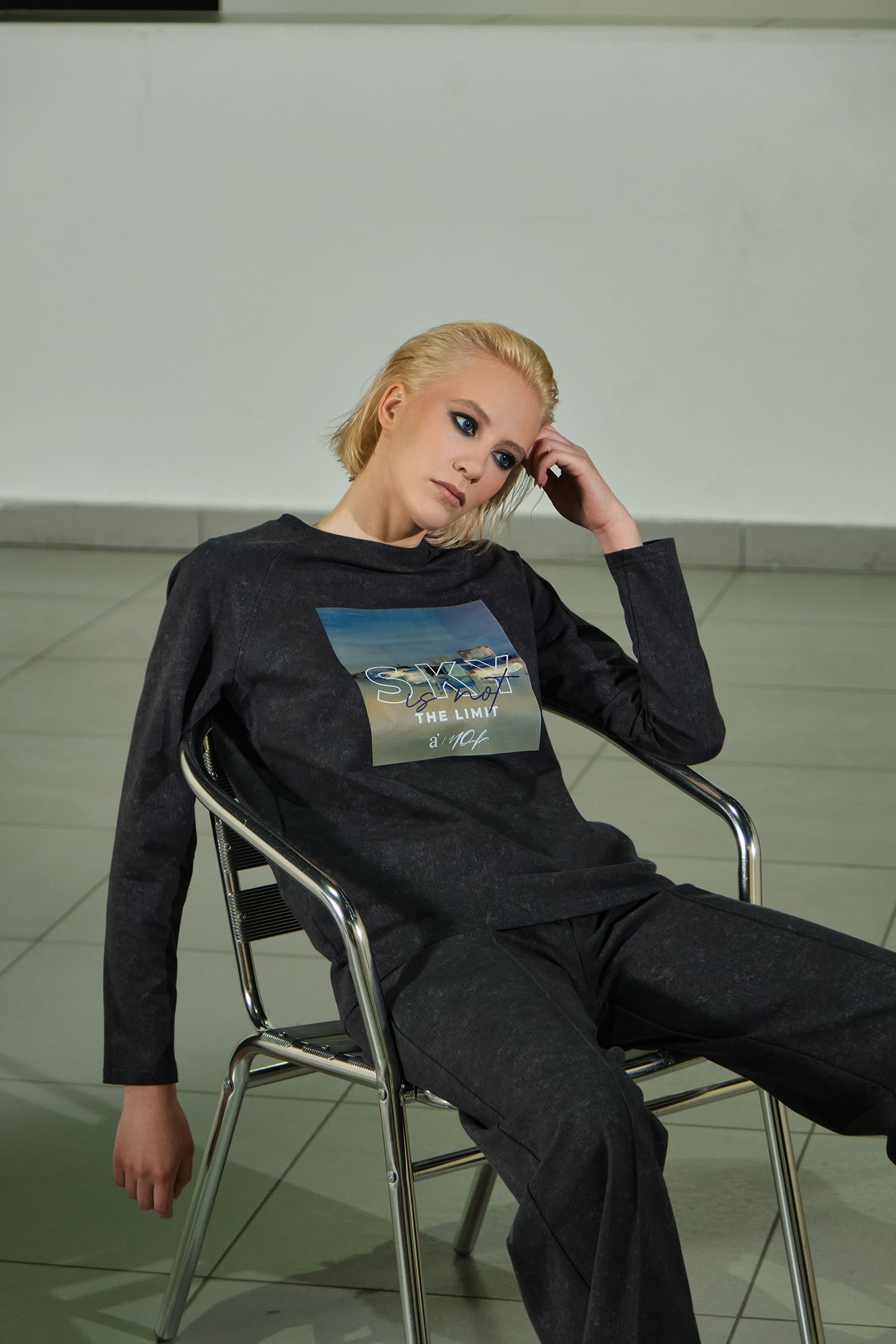 Искусство в каждом стежке. Бренд Alpalazone представил уникальные капсулы в коллаборации с художниками Октябрь