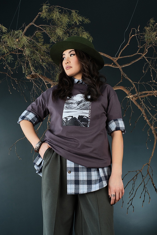 Футболка оверсайз с принтом Altai woman Графит/Скалы_18776