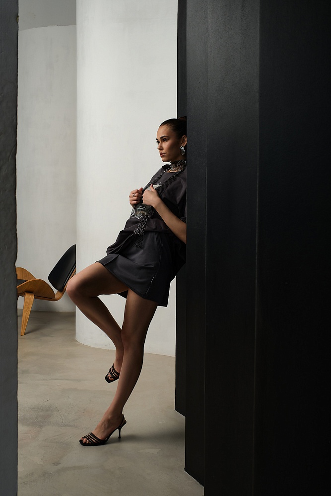 Футболка удлиненная оверсайз с принтом Altai woman Графит/Автобус_17881