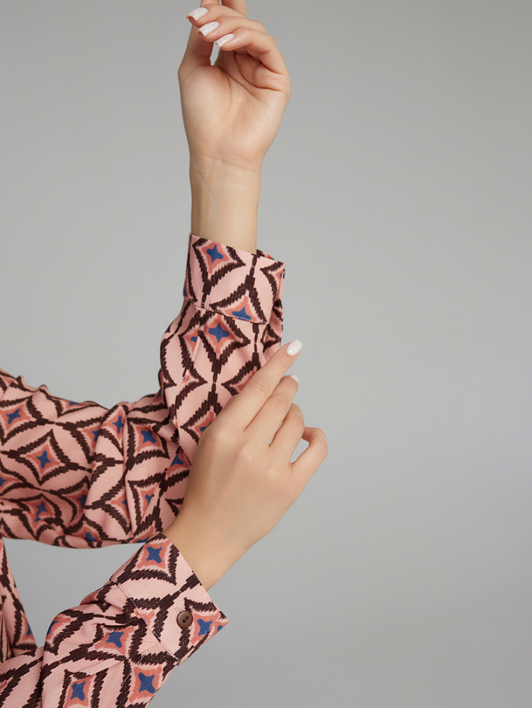 Рубашка с длинным рукавом из струящегося штапеля Pretty Ромбы на розовом_10118