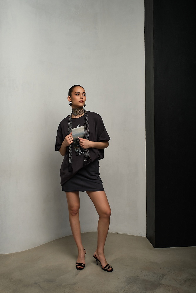 Футболка удлиненная оверсайз с принтом Altai woman Графит/Автобус_17879