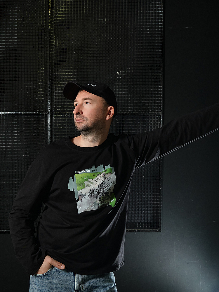 Лонгслив с принтом Art moment Черный/FOCUS_15325