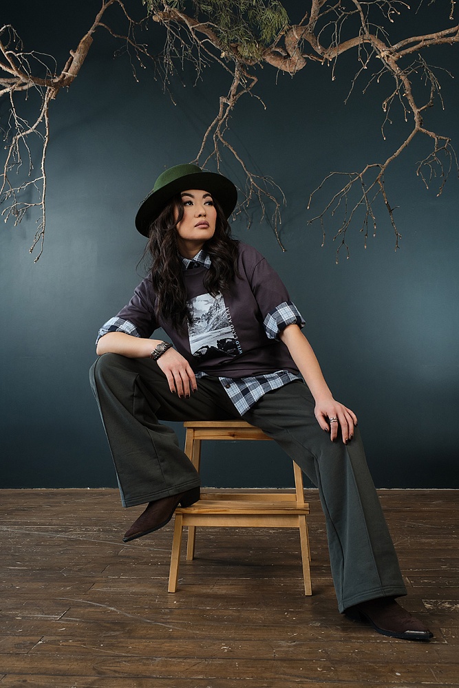 Футболка оверсайз с принтом Altai woman Графит/Скалы_18779