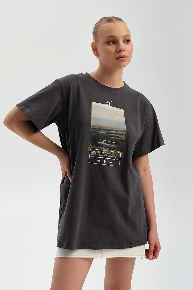 Футболка оверсайз с принтом Altai woman Графит/Автобус_16756