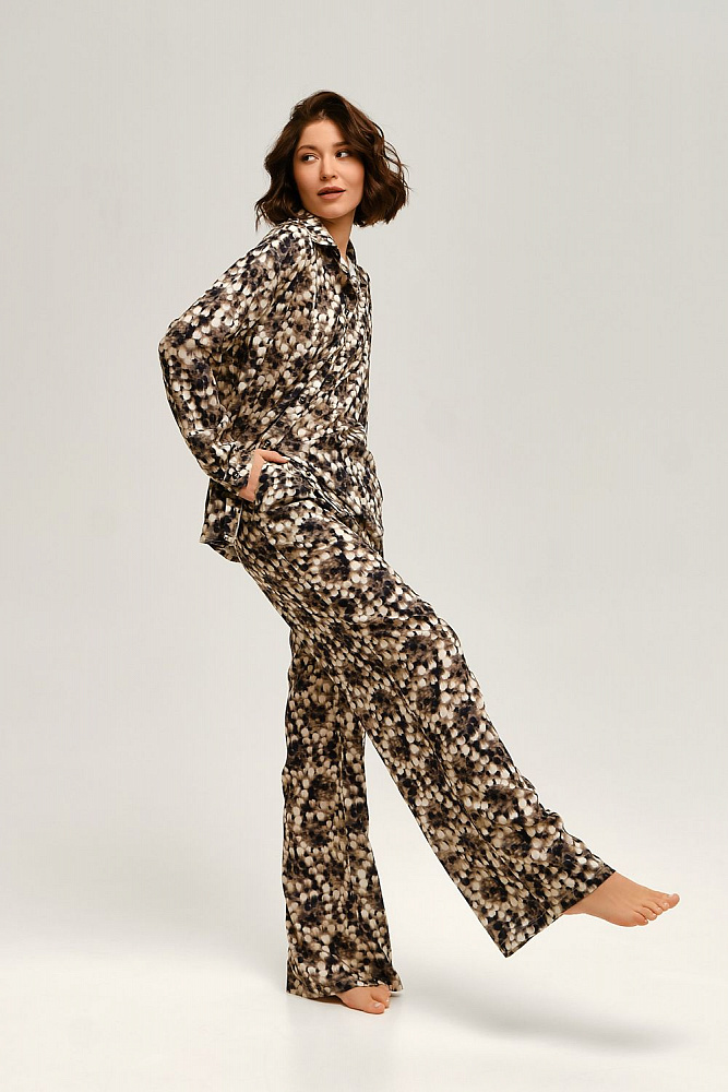 Рубашка с длинным рукавом из струящегося штапеля Pretty Мазки на сером_12687