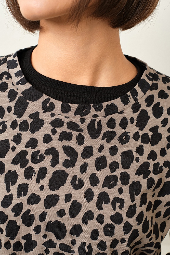 Лонгслив с принтом Kris Серый леопард_17419