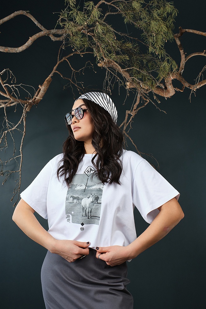 Футболка оверсайз с принтом Altai woman Белый/Кони_18854
