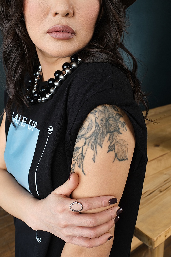 Футболка оверсайз с принтом Altai woman Черный/Горы_18785