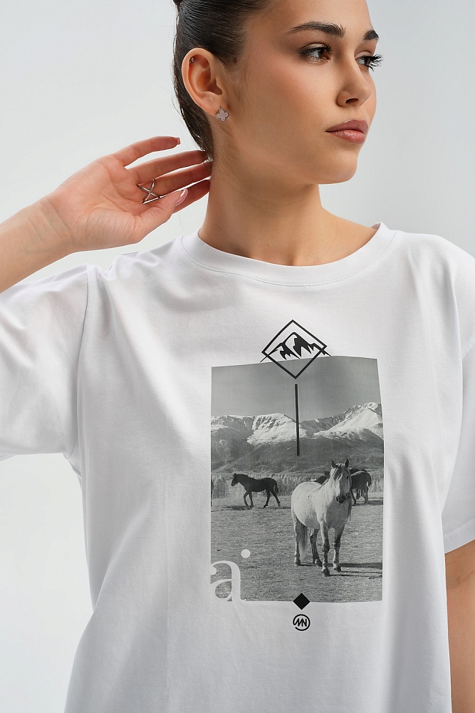 Футболка оверсайз с принтом Altai woman Белый/Кони_17899