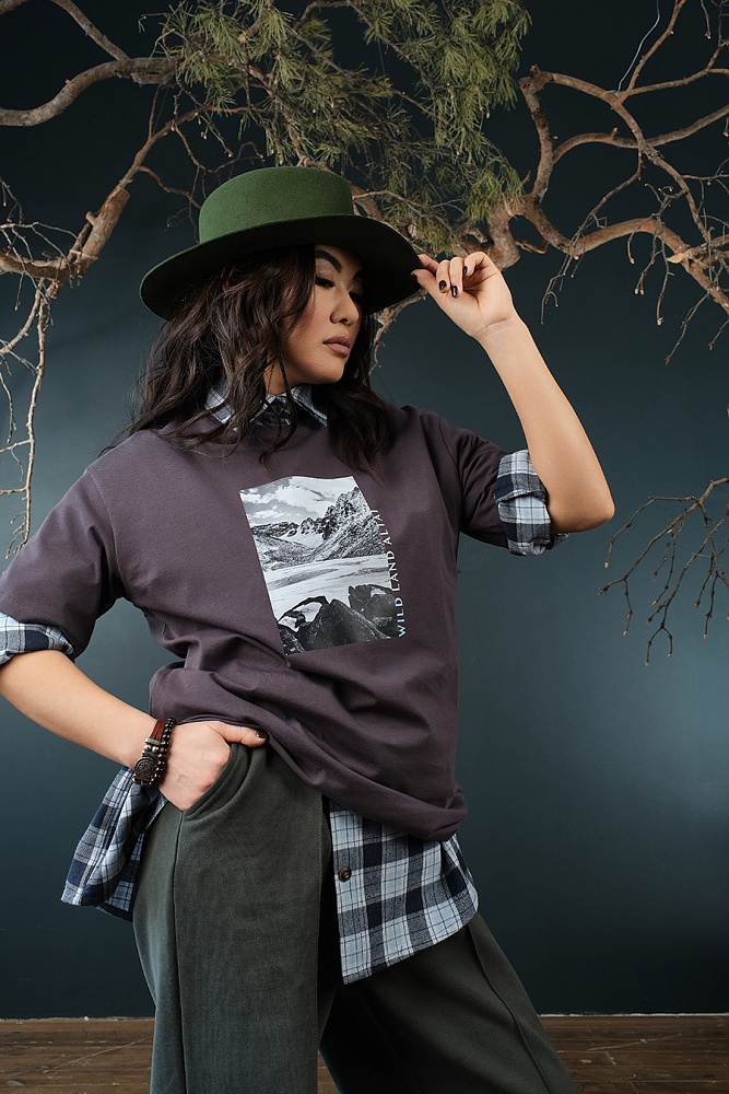 Футболка оверсайз с принтом Altai woman Графит/Скалы_18772