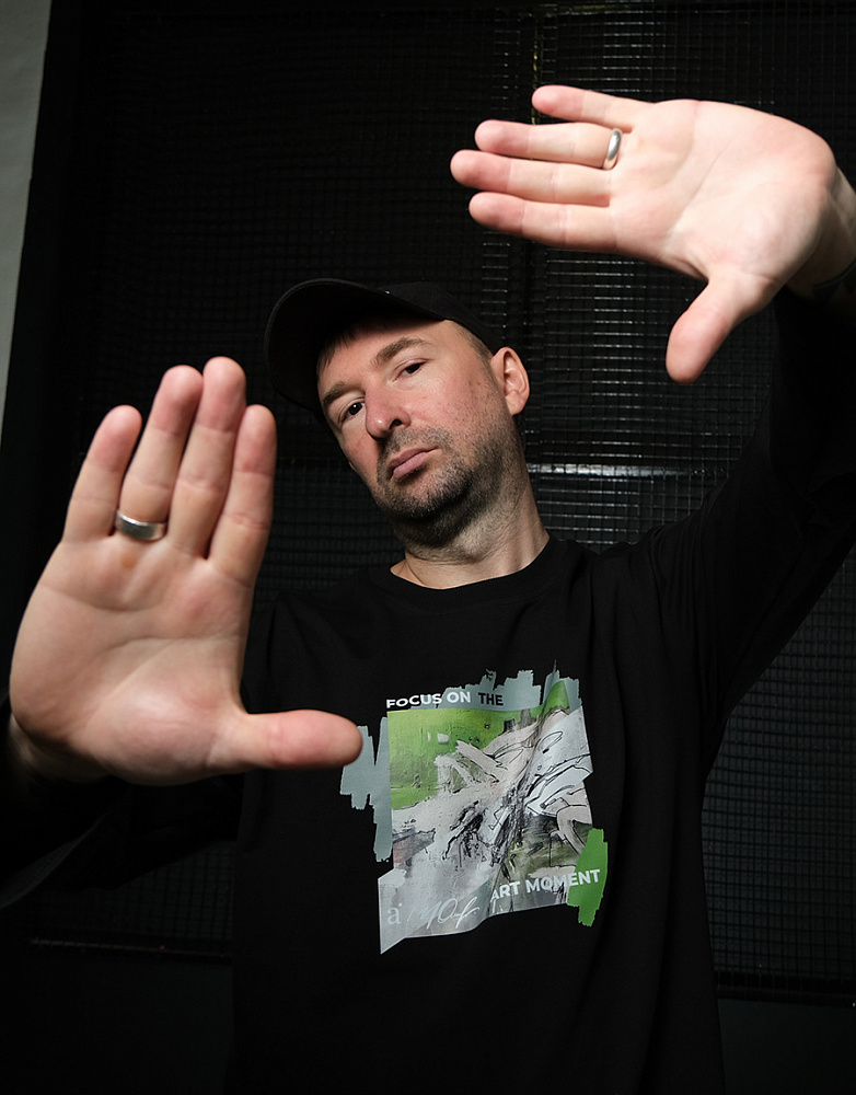 Лонгслив с принтом Art moment Черный/FOCUS_15328