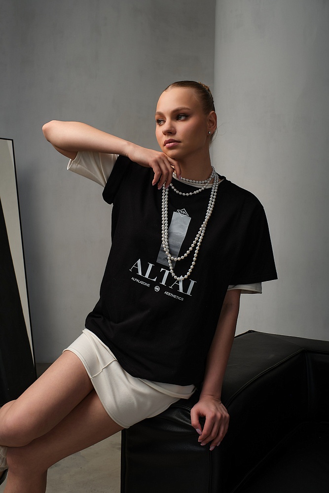Футболка оверсайз с принтом Altai woman Черный/Кони_17920