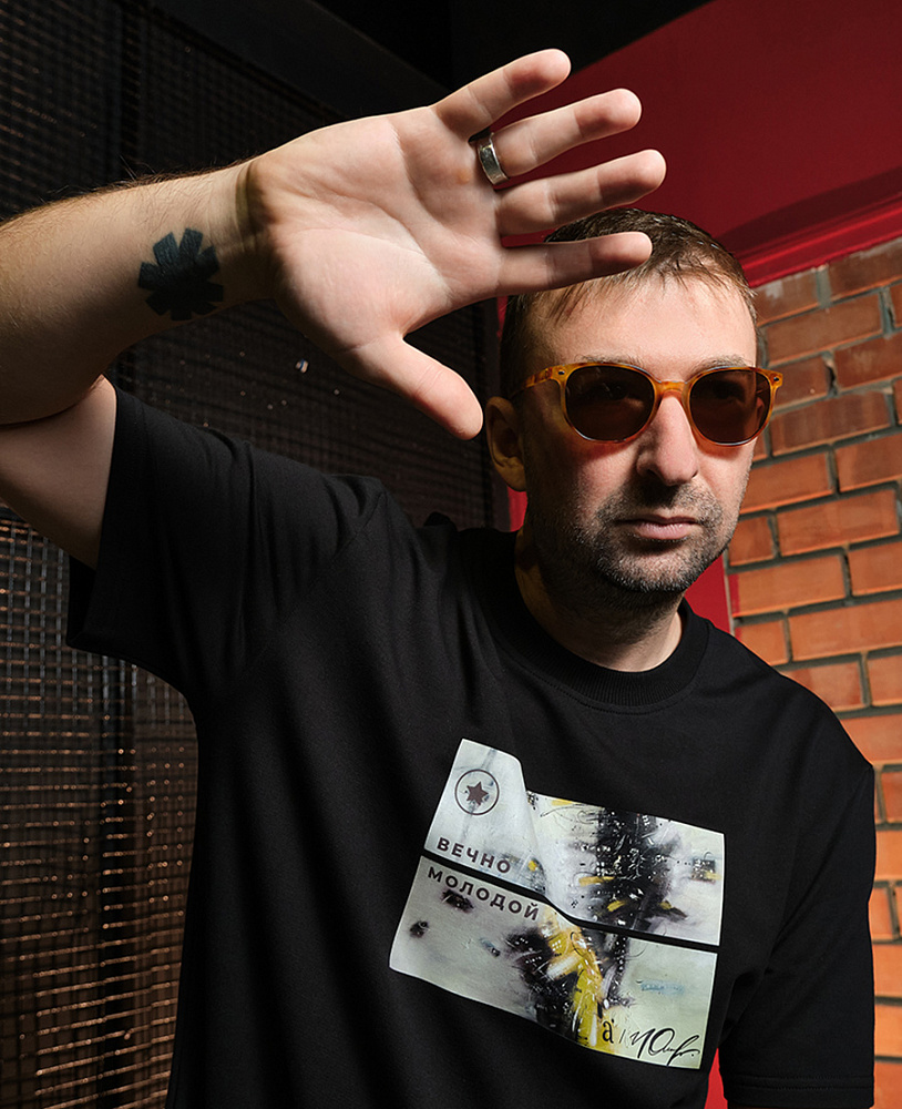 Футболка мужская с принтом Art moment Черный/Молодой_15384